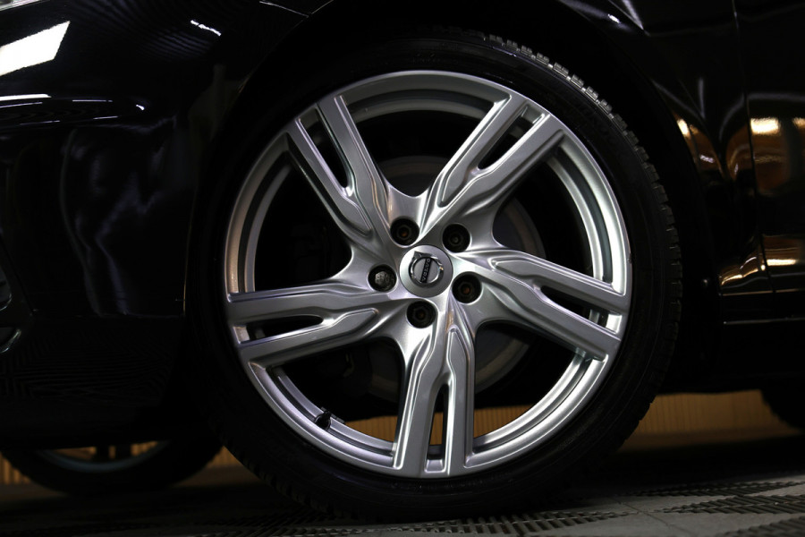 Volvo V40 2.0 T5 R-Design AVM NAVI CLIMA CRUISE PDC STOELVERWARMING "18