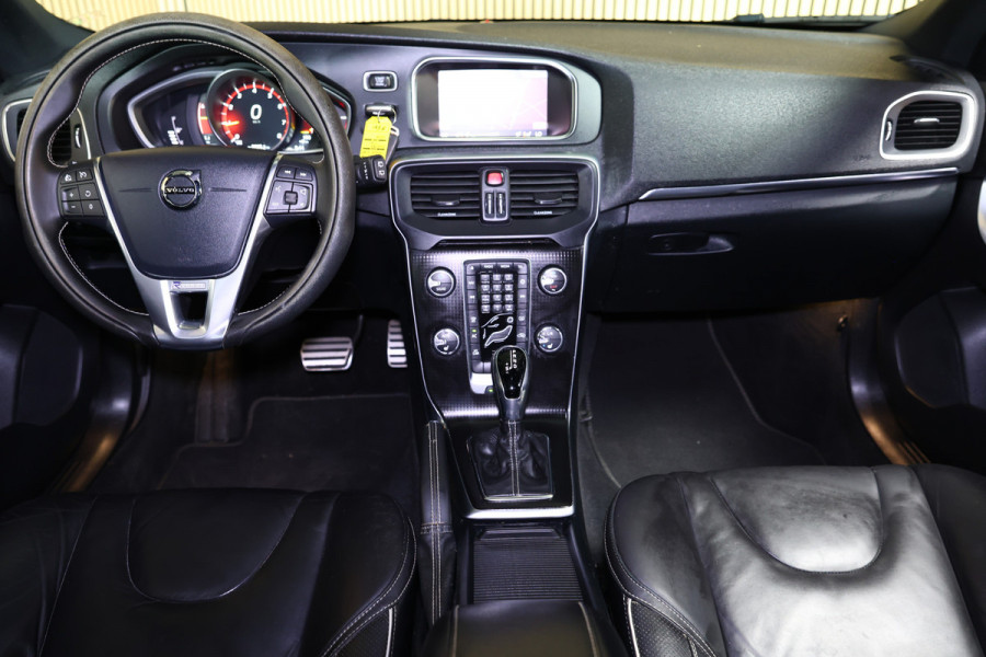 Volvo V40 2.0 T5 R-Design AVM NAVI CLIMA CRUISE PDC STOELVERWARMING "18