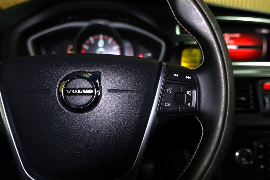 Volvo V40 2.0 T5 R-Design AVM NAVI CLIMA CRUISE PDC STOELVERWARMING "18