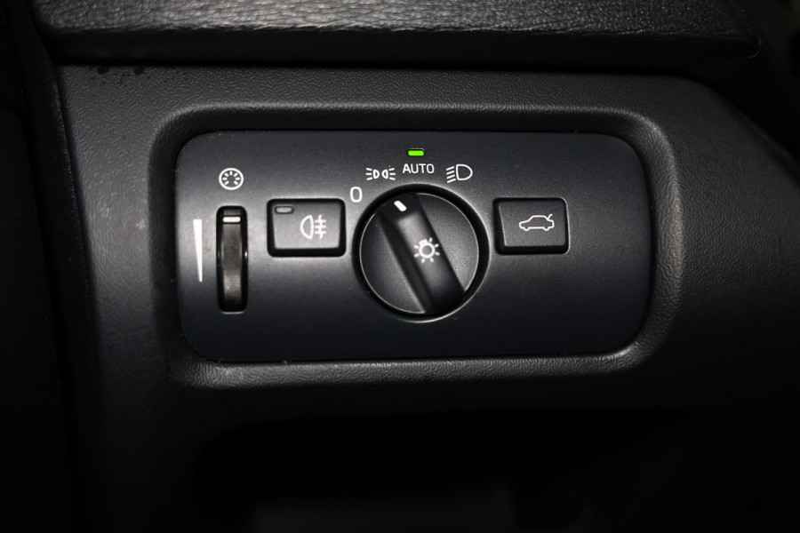 Volvo V40 2.0 T5 R-Design AVM NAVI CLIMA CRUISE PDC STOELVERWARMING "18