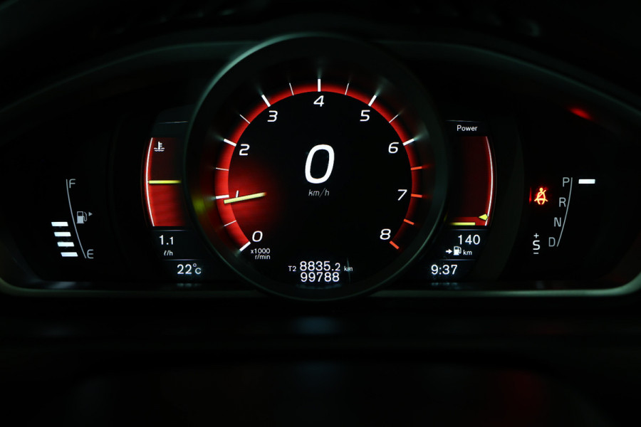 Volvo V40 2.0 T5 R-Design AVM NAVI CLIMA CRUISE PDC STOELVERWARMING "18