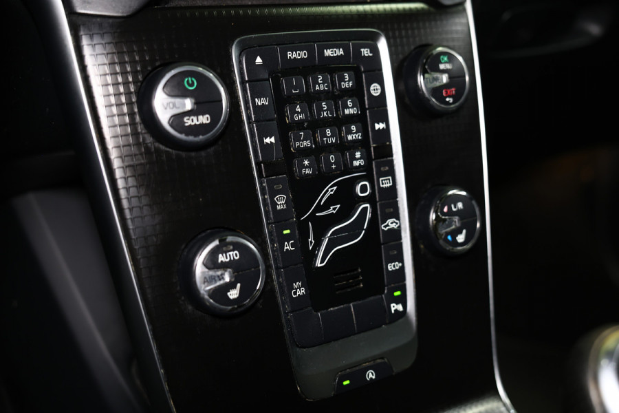 Volvo V40 2.0 T5 R-Design AVM NAVI CLIMA CRUISE PDC STOELVERWARMING "18