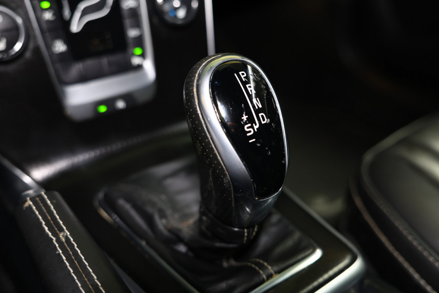 Volvo V40 2.0 T5 R-Design AVM NAVI CLIMA CRUISE PDC STOELVERWARMING "18