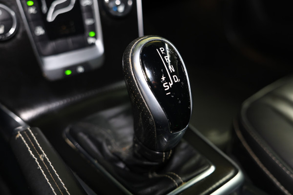 Volvo V40 2.0 T5 R-Design AVM NAVI CLIMA CRUISE PDC STOELVERWARMING "18
