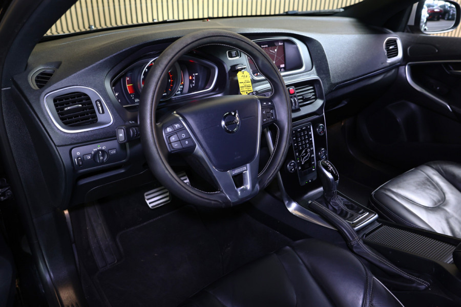 Volvo V40 2.0 T5 R-Design AVM NAVI CLIMA CRUISE PDC STOELVERWARMING "18
