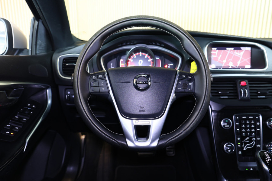 Volvo V40 2.0 T5 R-Design AVM NAVI CLIMA CRUISE PDC STOELVERWARMING "18