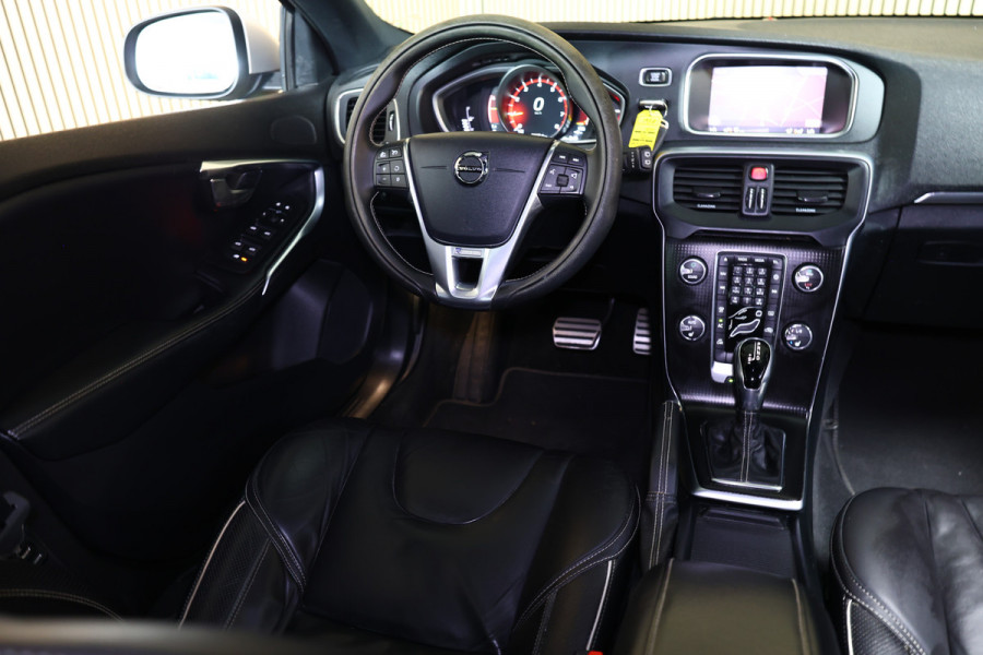 Volvo V40 2.0 T5 R-Design AVM NAVI CLIMA CRUISE PDC STOELVERWARMING "18