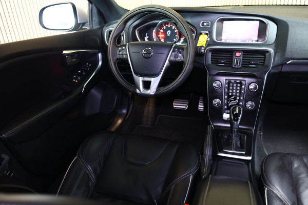 Volvo V40 2.0 T5 R-Design AVM NAVI CLIMA CRUISE PDC STOELVERWARMING "18