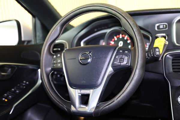 Volvo V40 2.0 T5 R-Design AVM NAVI CLIMA CRUISE PDC STOELVERWARMING "18