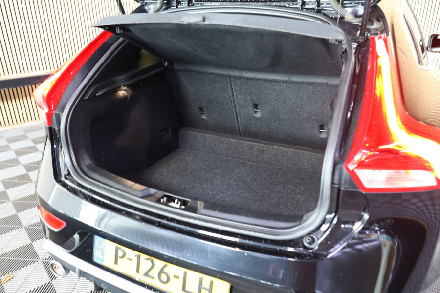 Volvo V40 2.0 T5 R-Design AVM NAVI CLIMA CRUISE PDC STOELVERWARMING "18