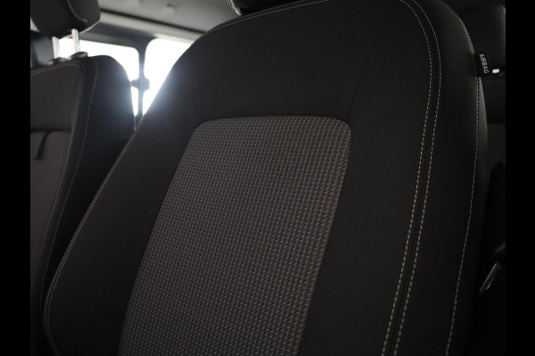 Volkswagen e-Transporter Dubbele cabine 34 L2H1 Style 64 kWh DC 218 pk | Navigatie | Warmtepomp | Parkeersensoren | Achteruitrijcamera | Adaptieve cruise control |