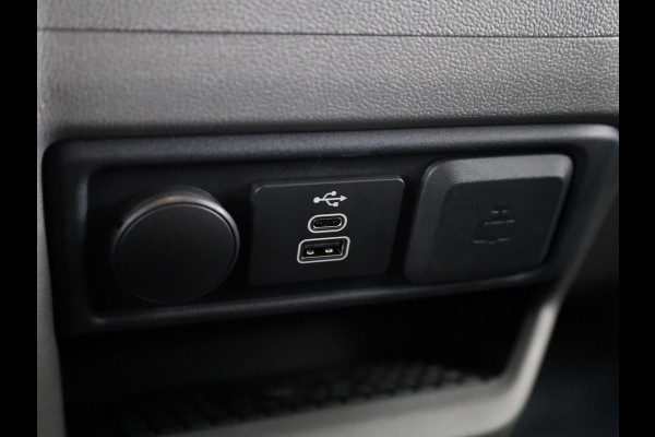 Volkswagen e-Transporter Dubbele cabine 34 L2H1 Style 64 kWh DC 218 pk | Navigatie | Warmtepomp | Parkeersensoren | Achteruitrijcamera | Adaptieve cruise control |