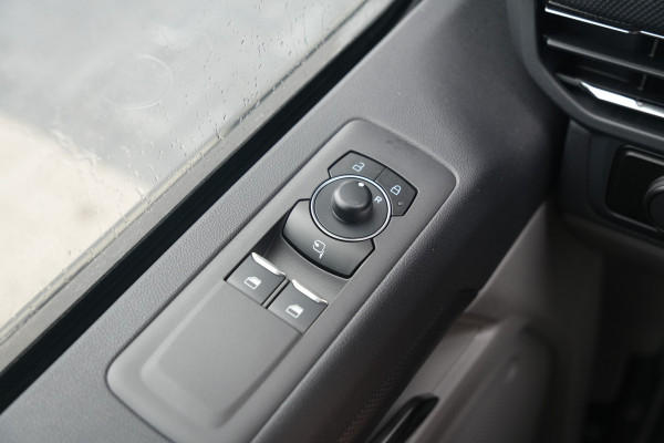 Ford E-Transit Custom 340 L2H1 Limited 71 kWh 218pk - 1+1 stoel - Stoelverwarming - Carplay - Camera - LED - Rijklaar