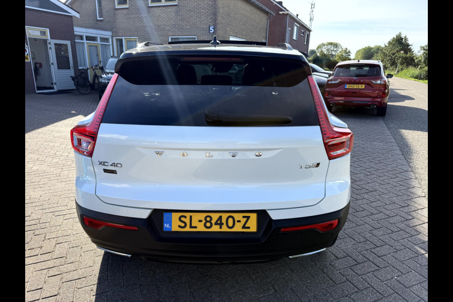 Volvo XC40 2.0 T5 AWD R-Design Intro Edition 20''Lmv, Panoramadak, Trekhaak