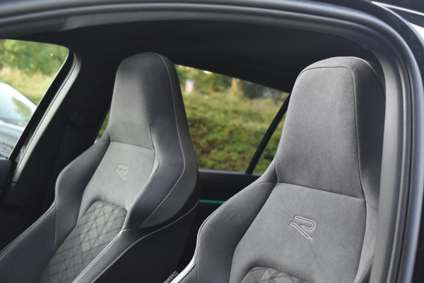 Volkswagen Golf 1.5 eTSI R-Line Pano HUD IQ H/K Lane Keyless Camera ACC