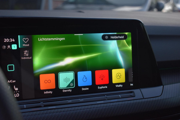 Volkswagen Golf 1.5 eTSI R-Line Pano HUD IQ H/K Lane Keyless Camera ACC