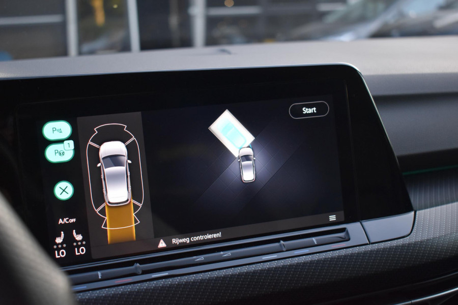 Volkswagen Golf 1.5 eTSI R-Line Pano HUD IQ H/K Lane Keyless Camera ACC