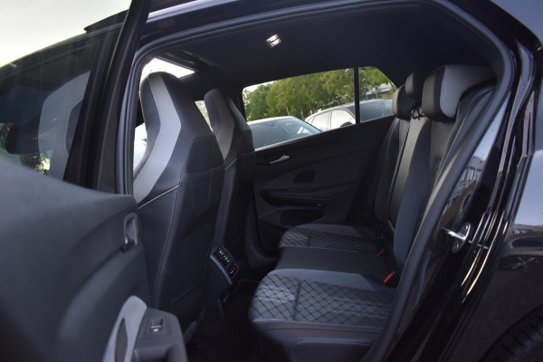 Volkswagen Golf 1.5 eTSI R-Line Pano HUD IQ H/K Lane Keyless Camera ACC