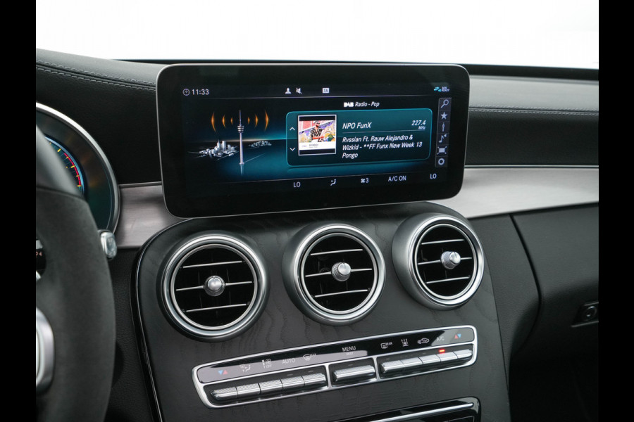 Mercedes-Benz C-Klasse 300 e Business Solution AMG Limited (Plug-in) {SoH-94%} (INCL.BTW) Aut. *PANO | LEATHER-MICROFIBRE | MULTIBEAM-LED | TOP-VIEW | DIGI-COCKPIT | BLIND-SPOT | HEATED-SPORTSEATS | SHIFT-PADDLES | NAVI-FULLAMP | PRIVACY-GLASS | PDC | CRUISE | TOWBAR |