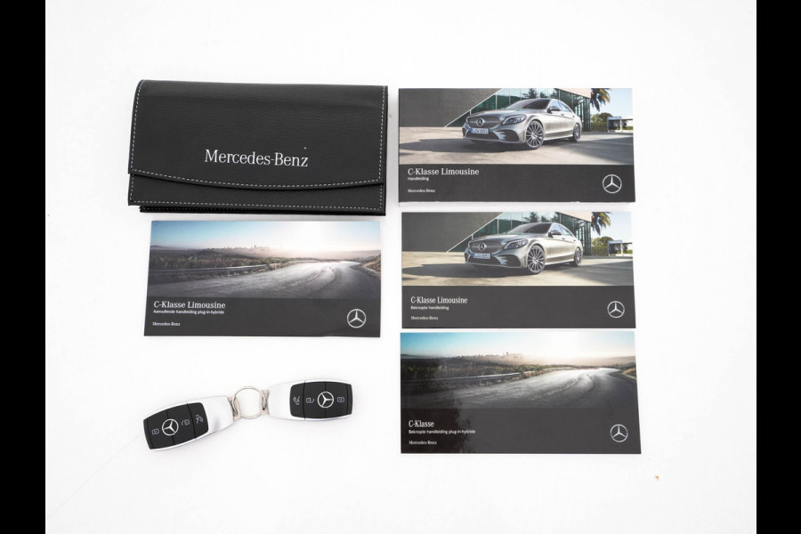 Mercedes-Benz C-Klasse 300 e Business Solution AMG Limited (Plug-in) {SoH-94%} (INCL.BTW) Aut. *PANO | LEATHER-MICROFIBRE | MULTIBEAM-LED | TOP-VIEW | DIGI-COCKPIT | BLIND-SPOT | HEATED-SPORTSEATS | SHIFT-PADDLES | NAVI-FULLAMP | PRIVACY-GLASS | PDC | CRUISE | TOWBAR |