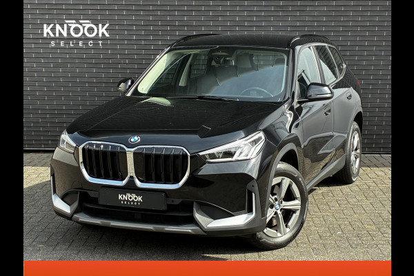 BMW X1 sDrive20i Automaat / Live Cockpit Plus / Navigatiesysteem / Parkeersensoren voor + achter / Active Guard / Cruise Control / DAB / Connected Package Professional / Parkarking Assitant / LED