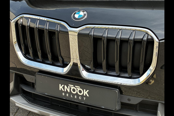 BMW X1 sDrive20i Automaat / Live Cockpit Plus / Navigatiesysteem / Parkeersensoren voor + achter / Active Guard / Cruise Control / DAB / Connected Package Professional / Parkarking Assitant / LED