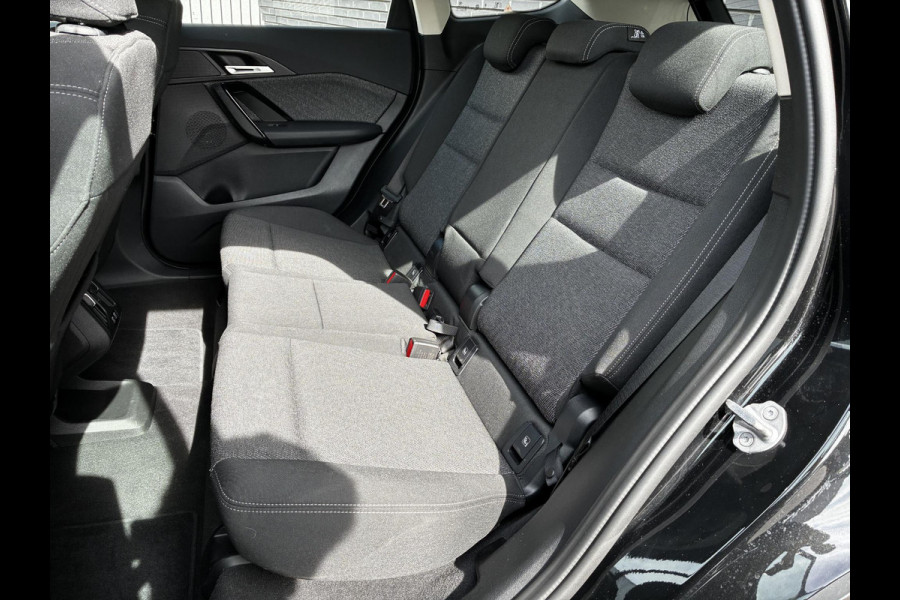 BMW X1 sDrive20i Automaat / Live Cockpit Plus / Navigatiesysteem / Parkeersensoren voor + achter / Active Guard / Cruise Control / DAB / Connected Package Professional / Parkarking Assitant / LED