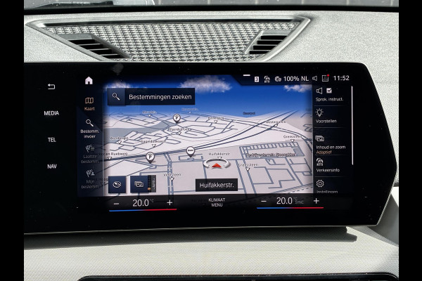 BMW X1 sDrive20i Automaat / Live Cockpit Plus / Navigatiesysteem / Parkeersensoren voor + achter / Active Guard / Cruise Control / DAB / Connected Package Professional / Parkarking Assitant / LED