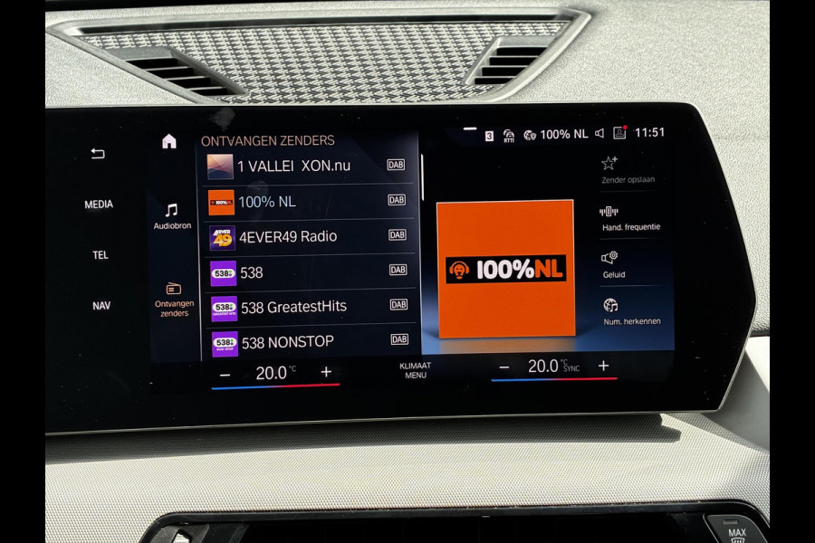 BMW X1 sDrive20i Automaat / Live Cockpit Plus / Navigatiesysteem / Parkeersensoren voor + achter / Active Guard / Cruise Control / DAB / Connected Package Professional / Parkarking Assitant / LED