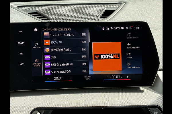 BMW X1 sDrive20i Automaat / Live Cockpit Plus / Navigatiesysteem / Parkeersensoren voor + achter / Active Guard / Cruise Control / DAB / Connected Package Professional / Parkarking Assitant / LED