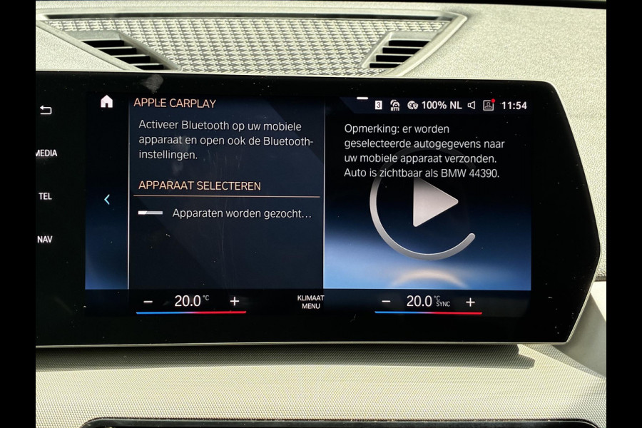 BMW X1 sDrive20i Automaat / Live Cockpit Plus / Navigatiesysteem / Parkeersensoren voor + achter / Active Guard / Cruise Control / DAB / Connected Package Professional / Parkarking Assitant / LED