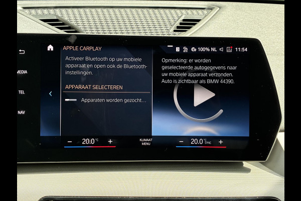 BMW X1 sDrive20i Automaat / Live Cockpit Plus / Navigatiesysteem / Parkeersensoren voor + achter / Active Guard / Cruise Control / DAB / Connected Package Professional / Parkarking Assitant / LED