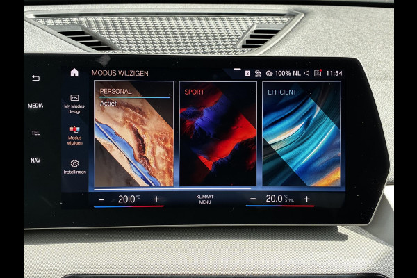 BMW X1 sDrive20i Automaat / Live Cockpit Plus / Navigatiesysteem / Parkeersensoren voor + achter / Active Guard / Cruise Control / DAB / Connected Package Professional / Parkarking Assitant / LED