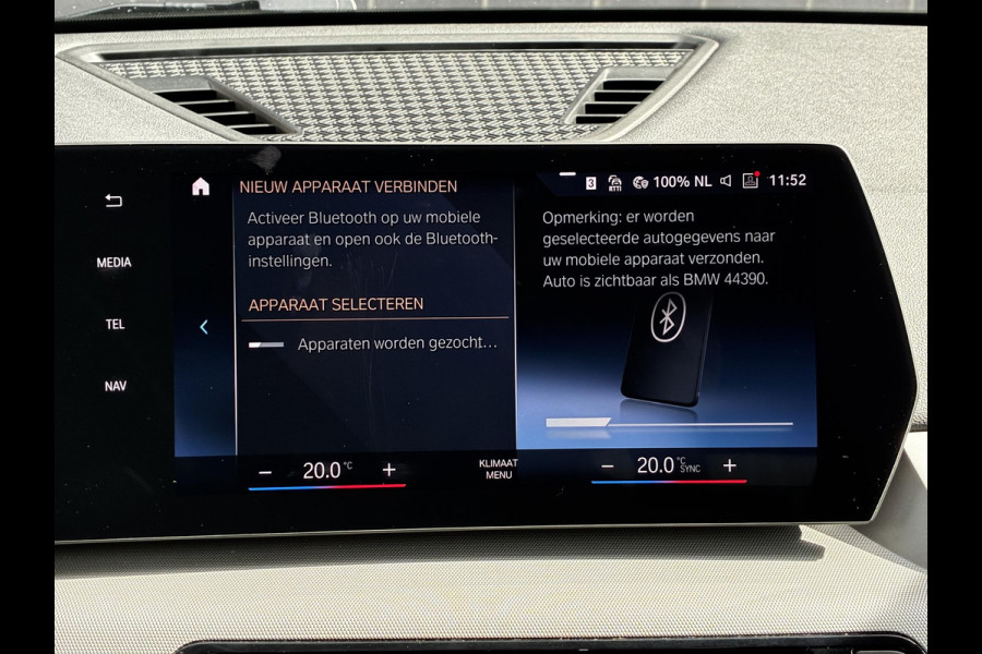 BMW X1 sDrive20i Automaat / Live Cockpit Plus / Navigatiesysteem / Parkeersensoren voor + achter / Active Guard / Cruise Control / DAB / Connected Package Professional / Parkarking Assitant / LED