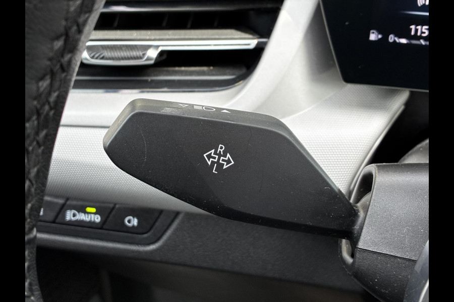 BMW X1 sDrive20i Automaat / Live Cockpit Plus / Navigatiesysteem / Parkeersensoren voor + achter / Active Guard / Cruise Control / DAB / Connected Package Professional / Parkarking Assitant / LED