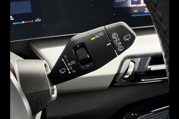 BMW X1 sDrive20i Automaat / Live Cockpit Plus / Navigatiesysteem / Parkeersensoren voor + achter / Active Guard / Cruise Control / DAB / Connected Package Professional / Parkarking Assitant / LED