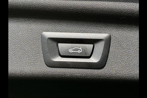 BMW X1 sDrive20i Automaat / Live Cockpit Plus / Navigatiesysteem / Parkeersensoren voor + achter / Active Guard / Cruise Control / DAB / Connected Package Professional / Parkarking Assitant / LED