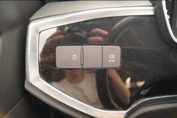 Audi Q3 45 TFSI e PHEV Edition -LEER-LED-PDC-NAVI-
