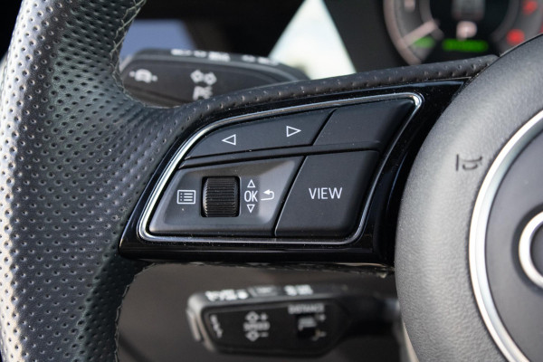 Audi A3 Sportback 45 TFSIe Sline Competition PANO MATRIX MAXTON KEYLESS
