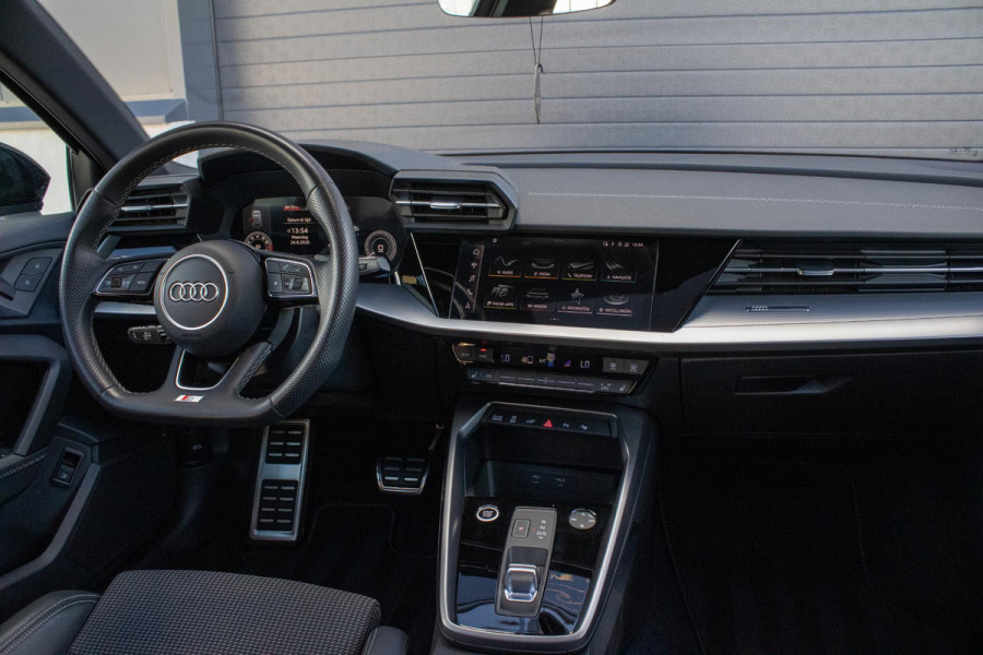 Audi A3 Sportback 45 TFSIe Sline Competition PANO MATRIX MAXTON KEYLESS
