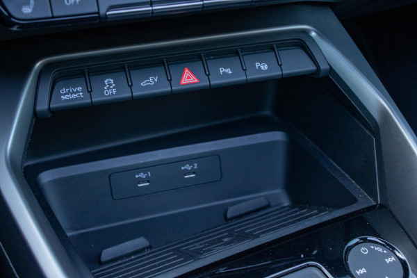 Audi A3 Sportback 45 TFSIe Sline Competition PANO MATRIX MAXTON KEYLESS