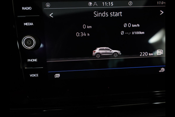 Volkswagen T-Roc 1.5 TSI R-Line Edition 150PK DSG | Panorama dak | Camera | Apple carplay | PDC|