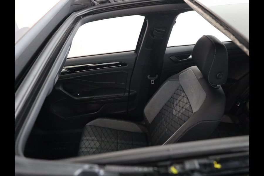 Volkswagen T-Roc 1.5 TSI R-Line Edition 150PK DSG | Panorama dak | Camera | Apple carplay | PDC|