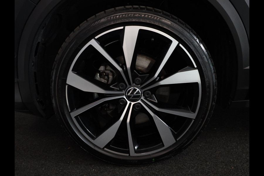 Volkswagen T-Roc 1.5 TSI R-Line Edition 150PK DSG | Panorama dak | Camera | Apple carplay | PDC|