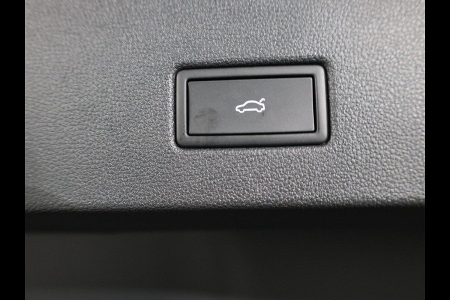 Volkswagen T-Roc 1.5 TSI R-Line Edition 150PK DSG | Panorama dak | Camera | Apple carplay | PDC|