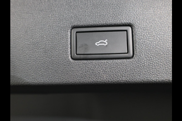 Volkswagen T-Roc 1.5 TSI R-Line Edition 150PK DSG | Panorama dak | Camera | Apple carplay | PDC|
