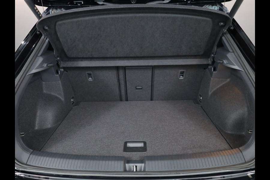 Volkswagen T-Roc 1.5 TSI R-Line Edition 150PK DSG | Panorama dak | Camera | Apple carplay | PDC|