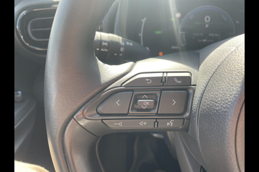 Toyota Yaris 1.5 Hybrid 115 Dynamic | Stuur & Stoel Verwarming | Parkeersensoren | Adaptieve Cruise Control | BSM