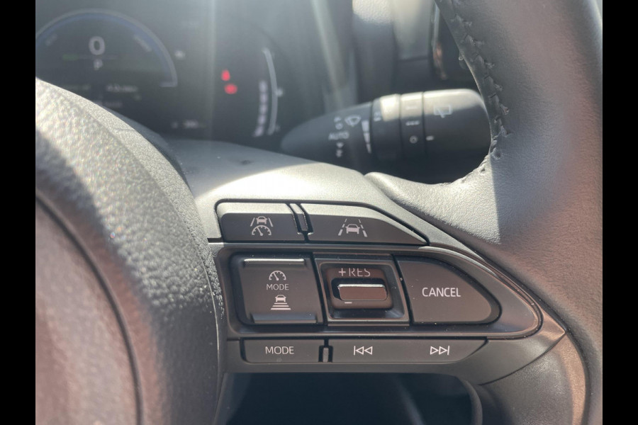 Toyota Yaris 1.5 Hybrid 115 Dynamic | Stuur & Stoel Verwarming | Parkeersensoren | Adaptieve Cruise Control | BSM