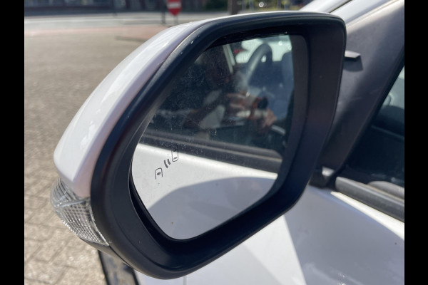 Toyota Yaris 1.5 Hybrid 115 Dynamic | Stuur & Stoel Verwarming | Parkeersensoren | Adaptieve Cruise Control | BSM